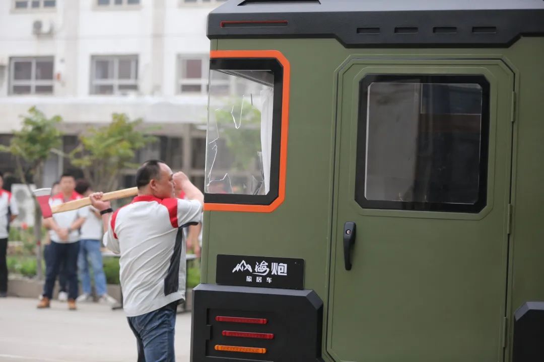 砸掉山海炮旅居車，覽眾房車究竟在搞什么？